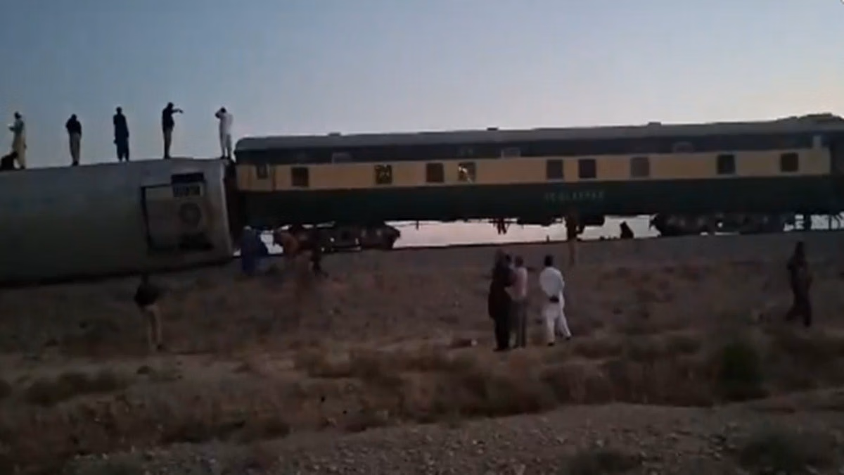 pakistan-s-jaffar-express-derails-in-balochistan-s-mastung-after-powerful-blast-1758644104407-16_9