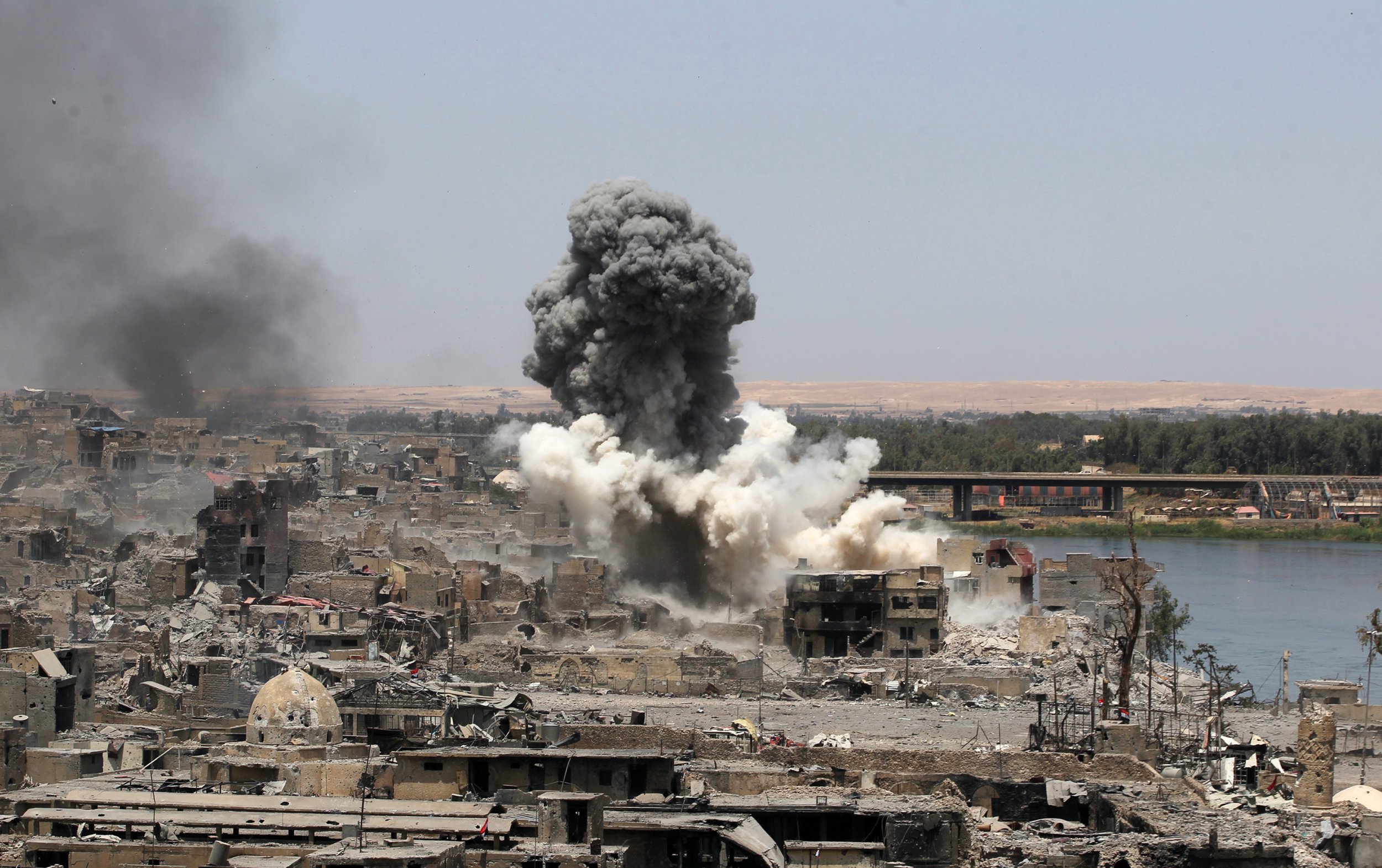 us-air-strikes-hit-iran-linked-targets-in-syria-iraq